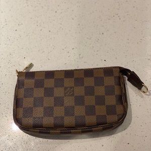 Louis Vuitton Bucket Pochette in Damier Ebene